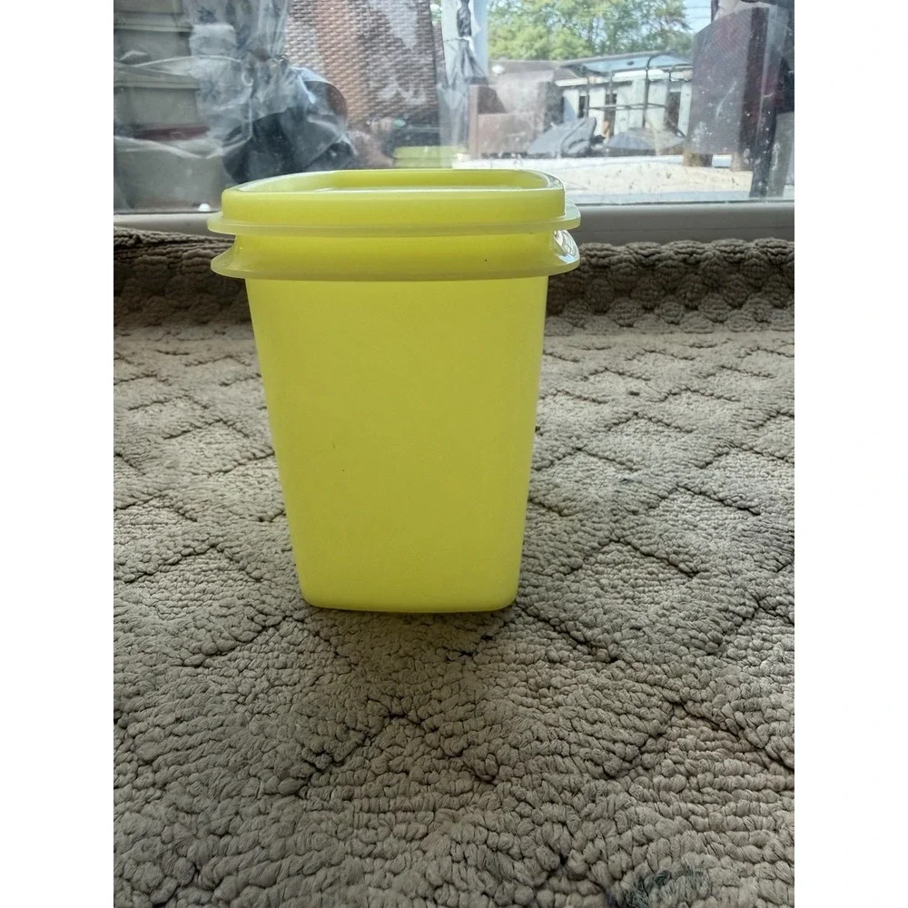 Tupperware organizing that lid